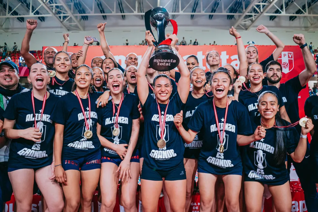 National women's volleyball match, a popular sport tradition in Peru